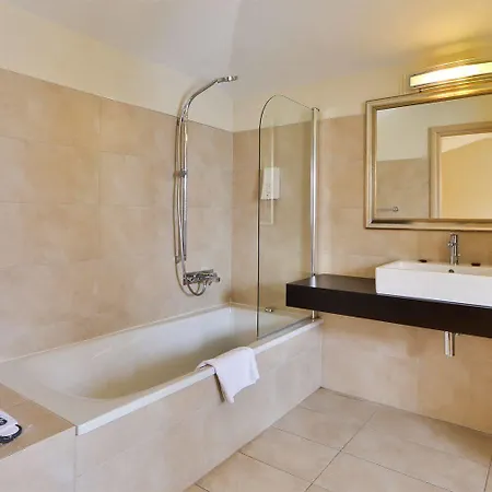 Regal 3*